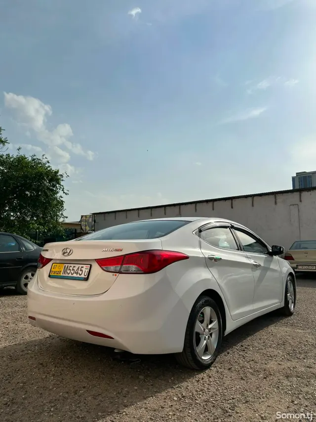 Hyundai Avante 2012 · 1.6 AT