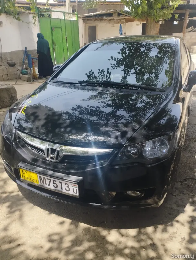 Honda Civic 2009 · 1.3 AT