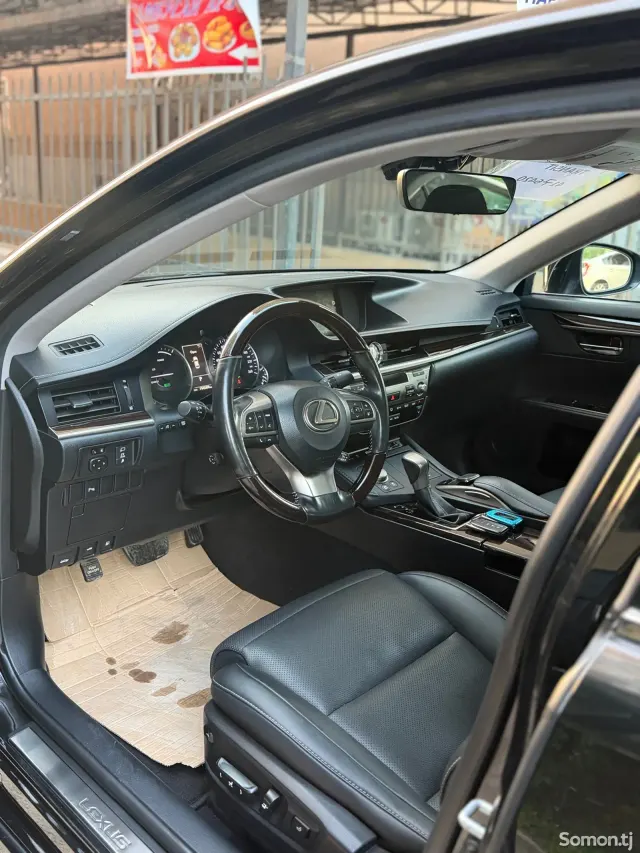 Lexus ES series 2017 · 2.5 AT