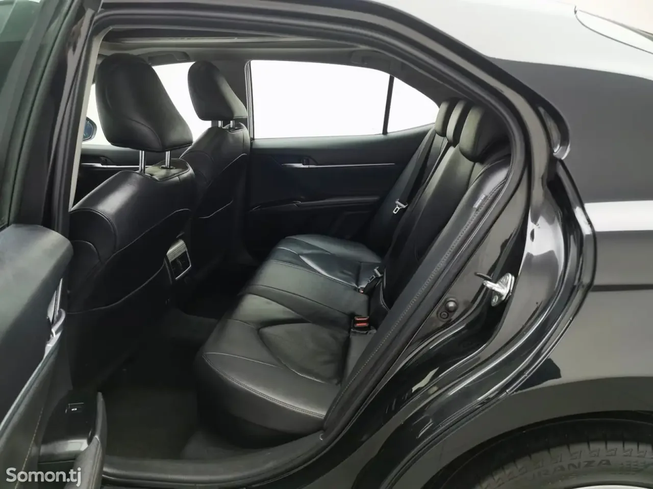 Toyota Camry 2019 · 2.5 AT