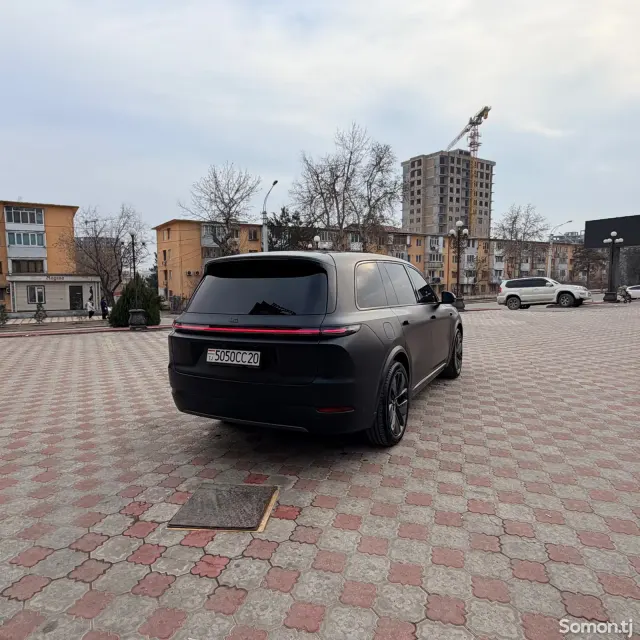 Li Auto (Lixiang) L9 2025 · AT