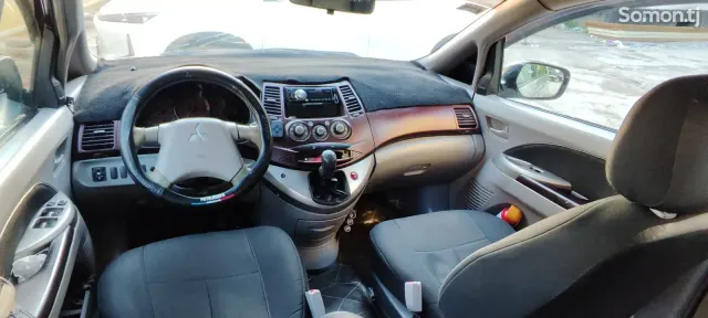 Toyota Ipsum 2003 · 2.4 MT