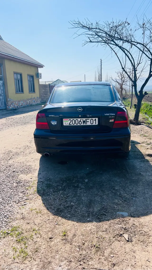Opel Vectra B 2000 · 1.8 MT