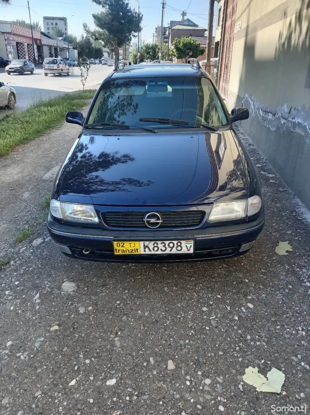 Opel Astra F 1998 · 1.6 MT