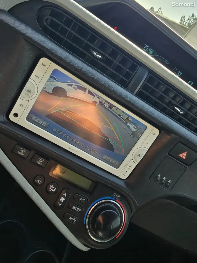 Toyota Aqua 2014 · 1.5 AT
