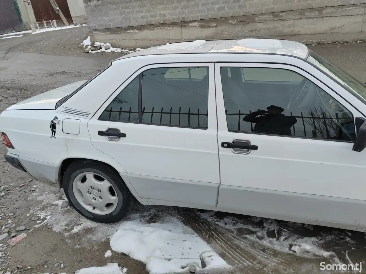 Mercedes-Benz W201 1990 · 2.0 MT