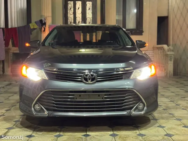 Toyota Camry 2015 · 2.0 AT