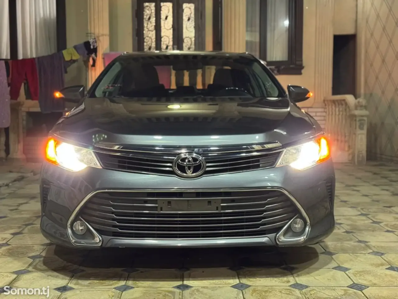 Toyota Camry 2015 · 2.0 AT