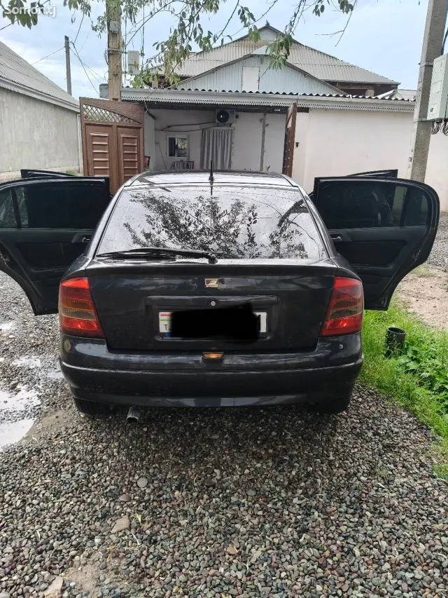 Opel Astra G 2000 · 1.6 AT
