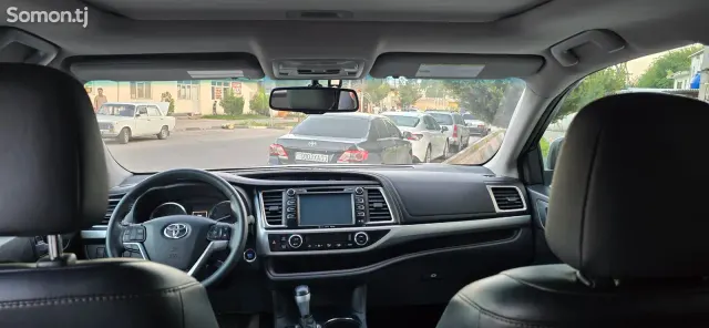 Toyota Highlander 2016 · 3.5 AT