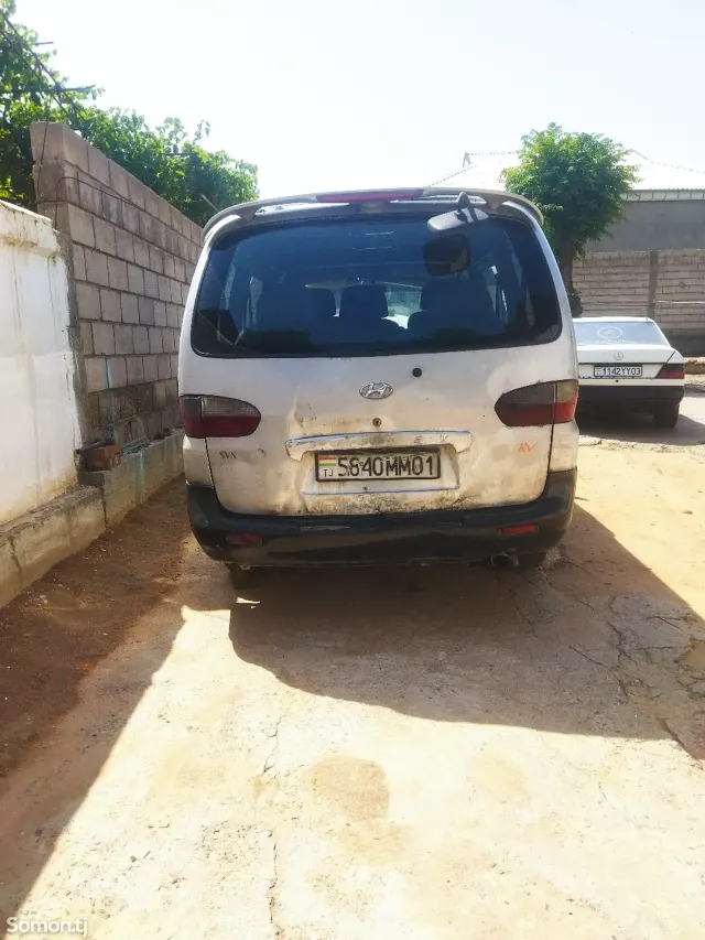 Hyundai Staria 2000 · 2.0 MT
