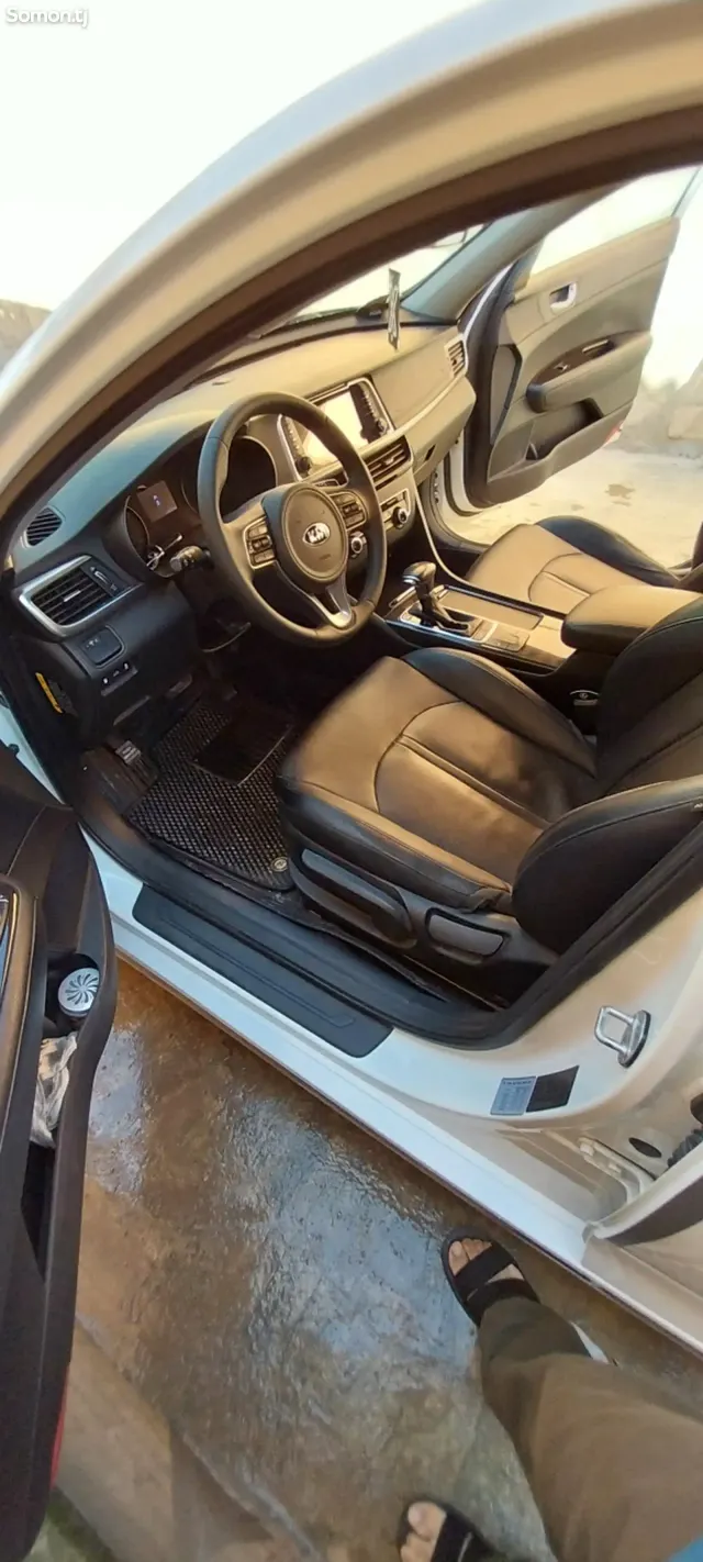 Kia K5 2015 · 2.0 AT