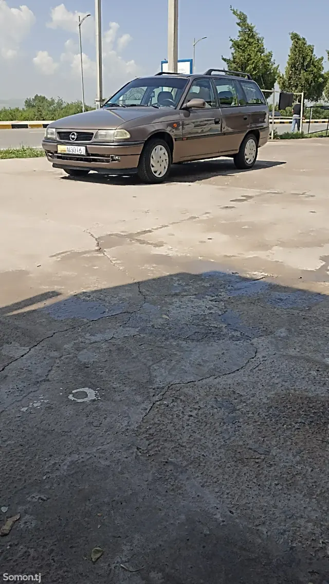 Opel Astra F 1998 · 1.6 MT