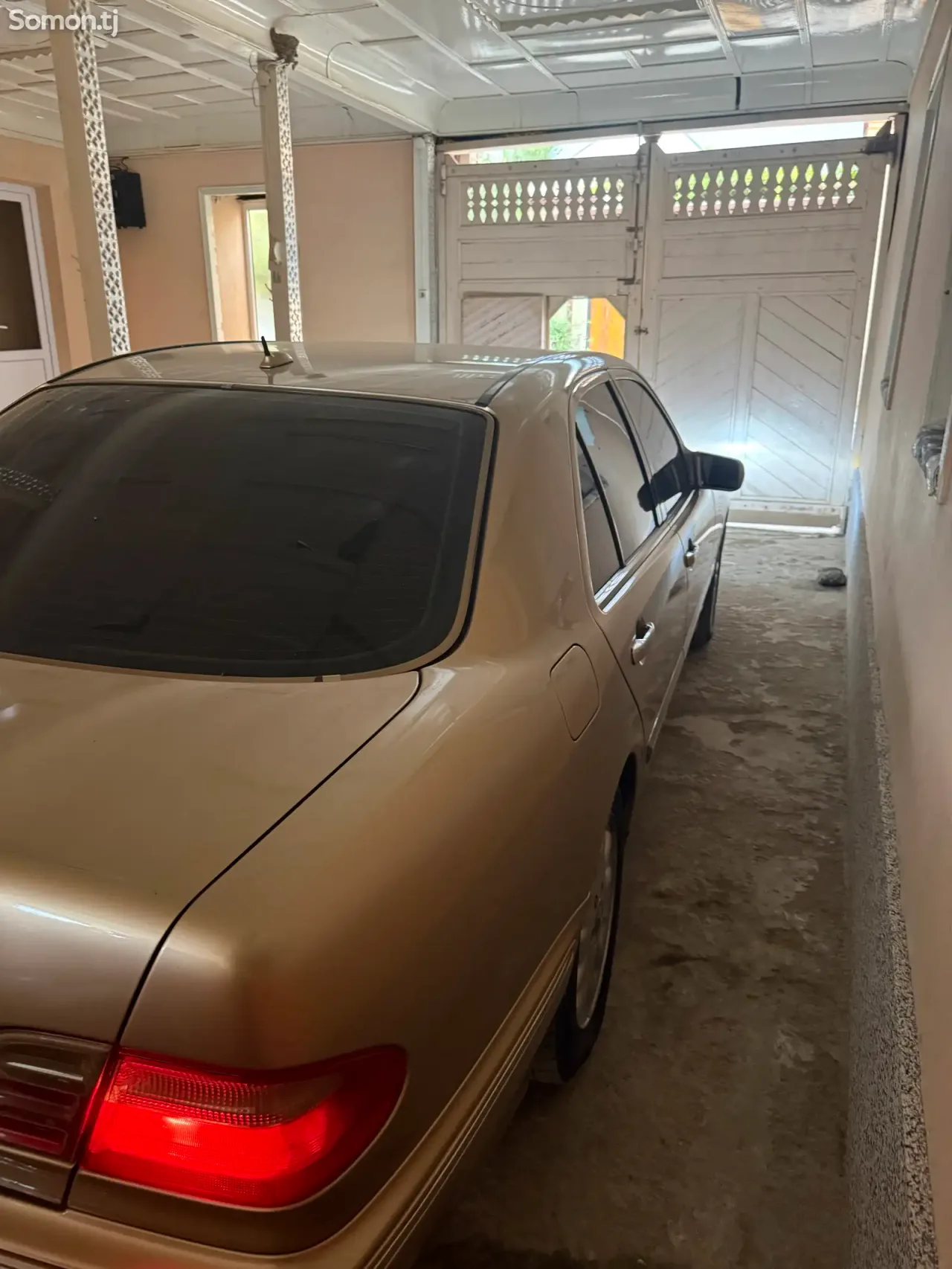 Mercedes-Benz E class 2001 · 2.4 AT