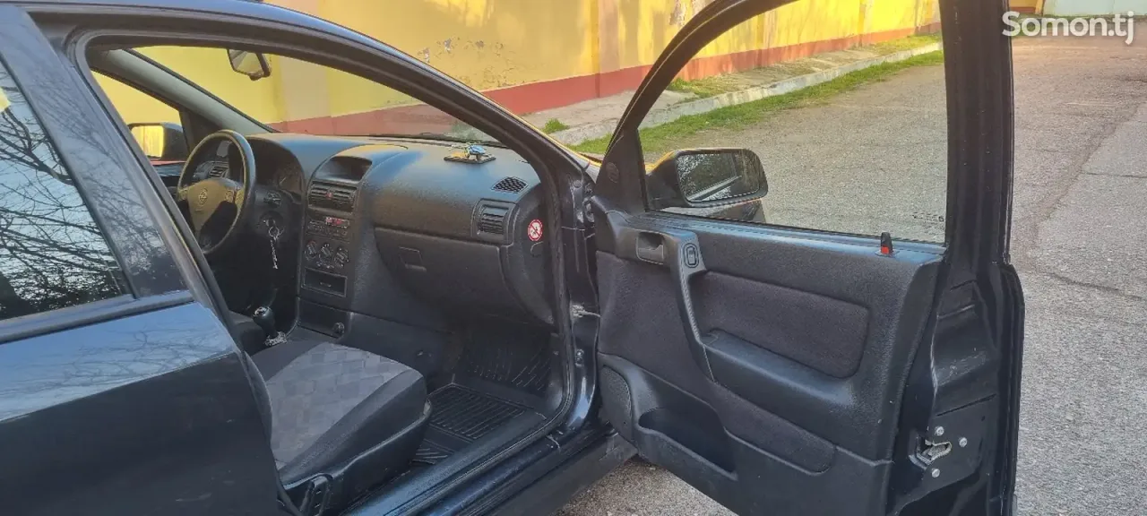 Opel Astra G 1998 · 1.6 MT