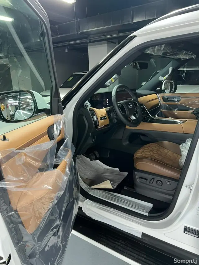 Nissan Patrol 2025 · 3.8 AMT
