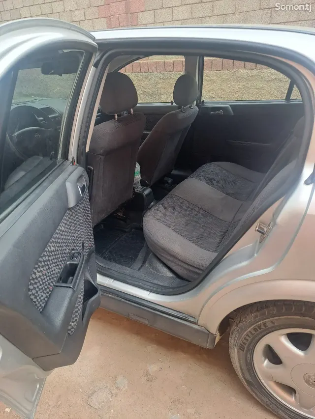 Opel Astra G 1998 · 1.6 MT