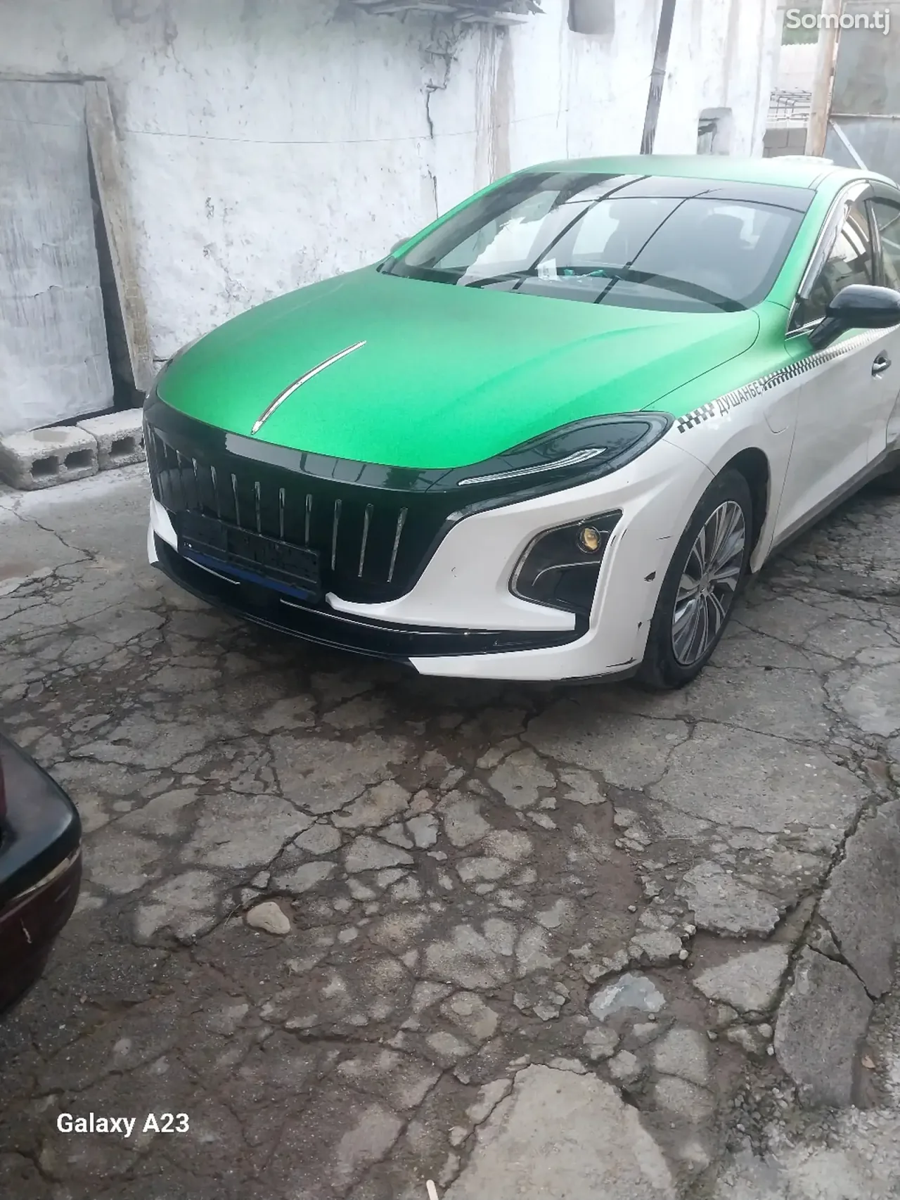 Hongqi E-QM5 2024 · AT