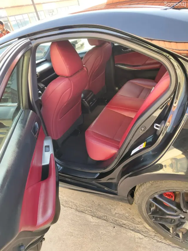 Lexus IS series 2015 · 2.5 AT