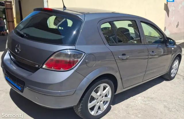 Opel Astra H 2008 · 1.8 AT
