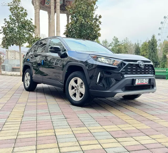 Toyota RAV 4 2021 · 2.5 AT