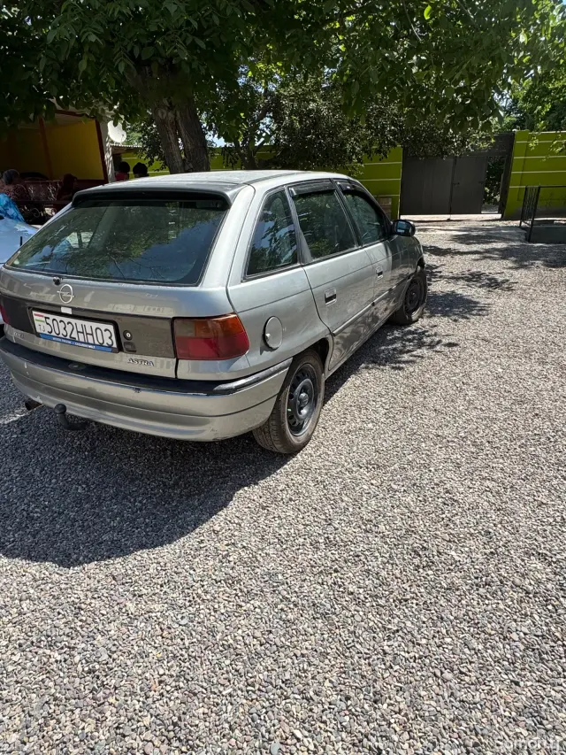 Opel Astra F 1995 · 1.6 MT