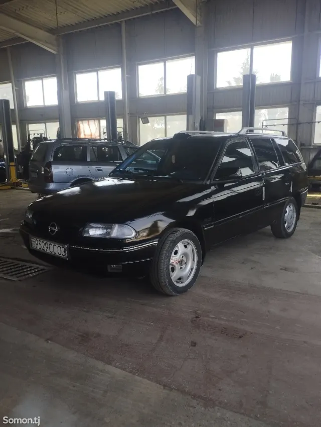 Opel Astra F 1994 · 1.6 MT