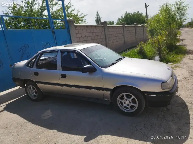 Opel Vectra A 1991 · 1.6 MT