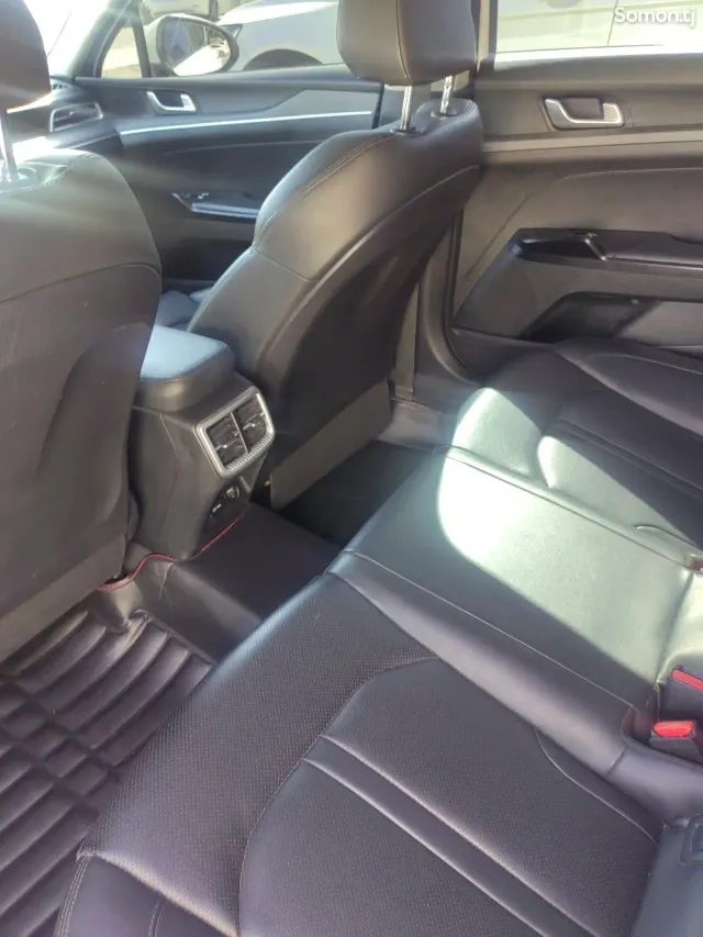 Kia K5 2021 · 2.0 AT