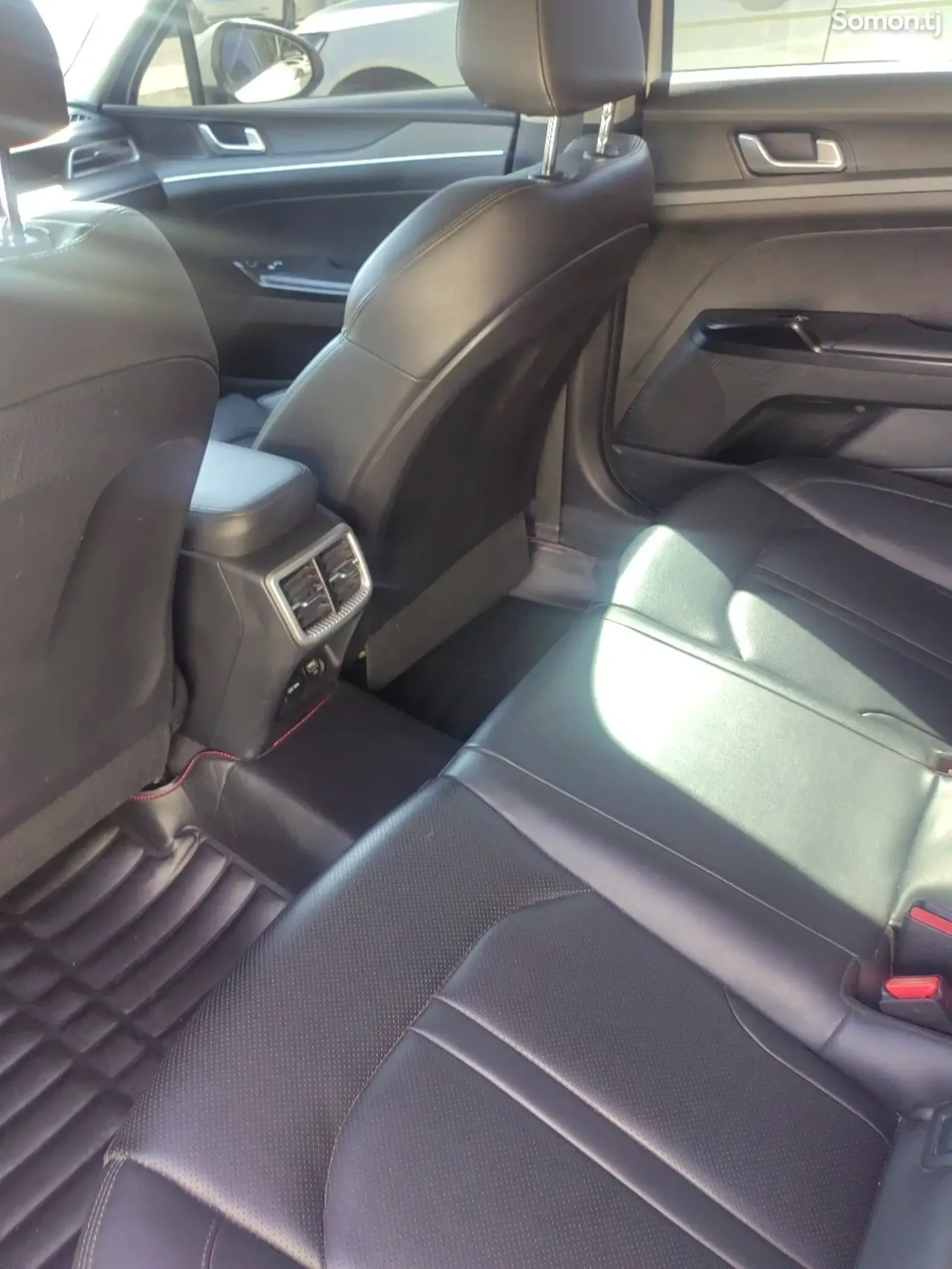 Kia K5 2021 · 2.0 AT