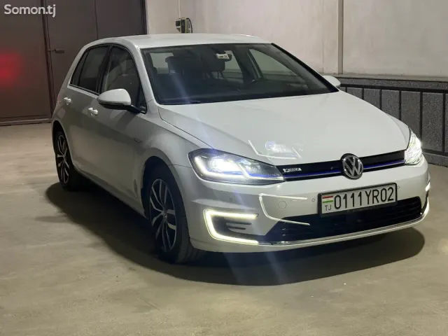 Volkswagen Golf 2019 · 2.4 AT