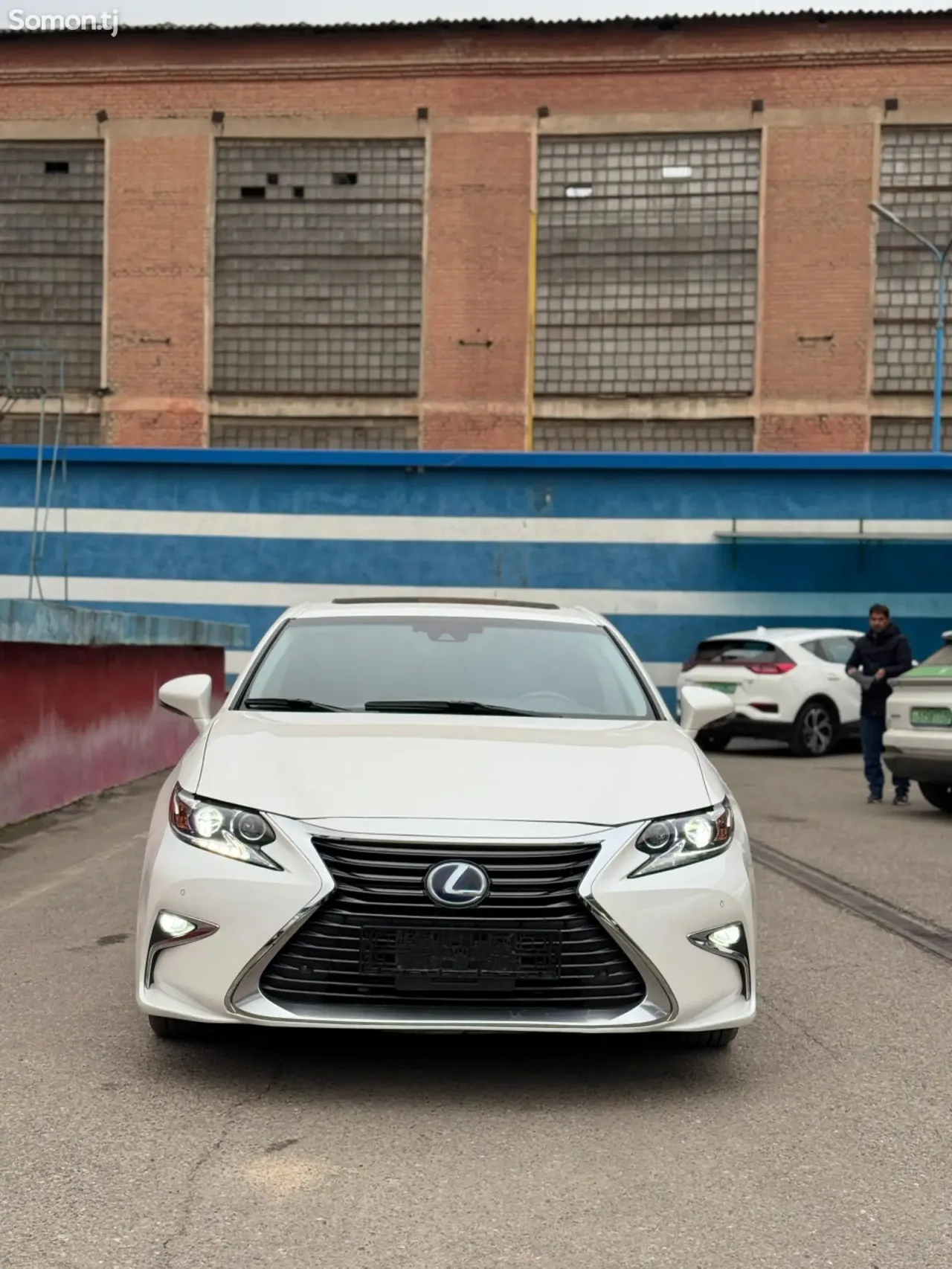 Lexus ES series 2016 · 3.0 AT