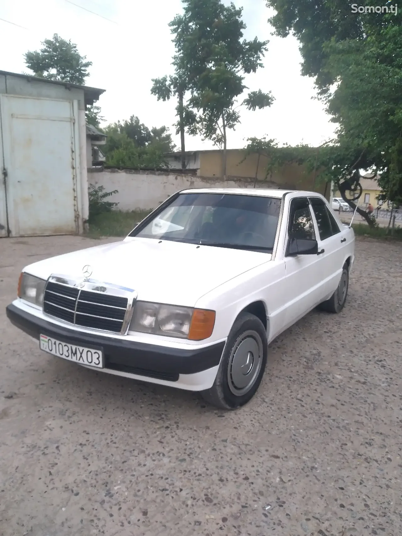 Mercedes-Benz W201 1991 · 2.2 MT