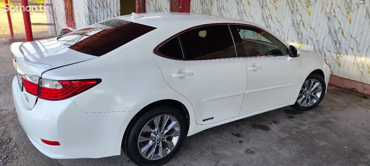 Lexus ES series 2014 · 3.0 AT