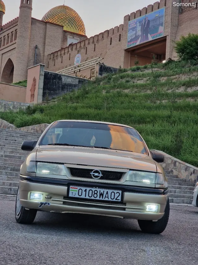Opel Vectra A 1991 · 1.6 MT