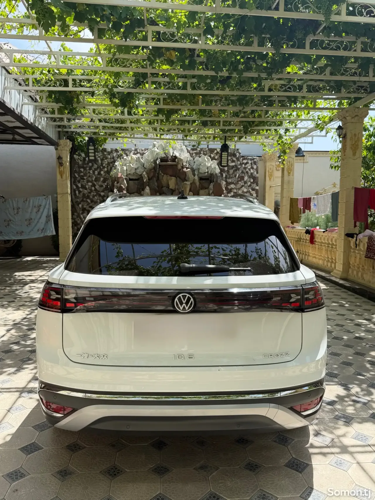 Volkswagen ID.6 2022 · AT