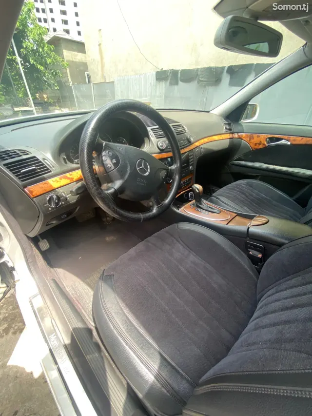 Mercedes-Benz E class 2003 · 2.5 AT
