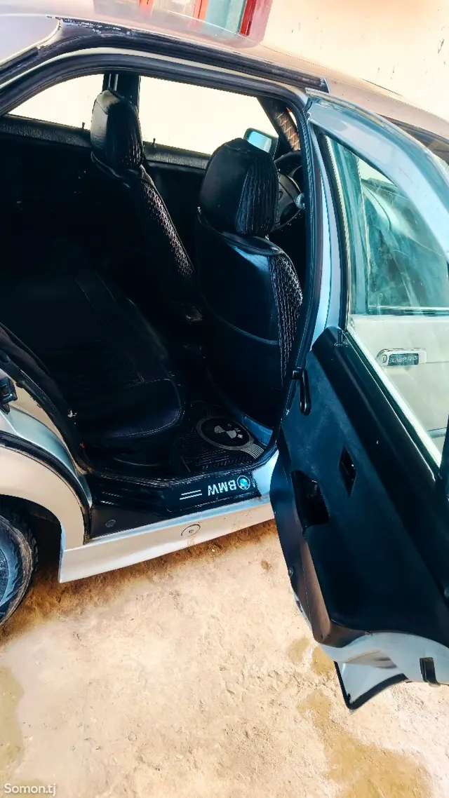 BMW 3 series 1993 · 1.8 MT