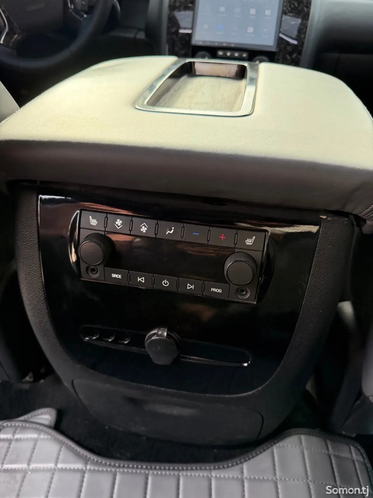 Chevrolet Tahoe 2011 · 5.3 AT