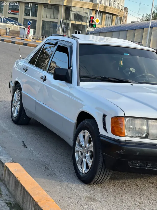 Mercedes-Benz W201 1993 · 2.0 MT