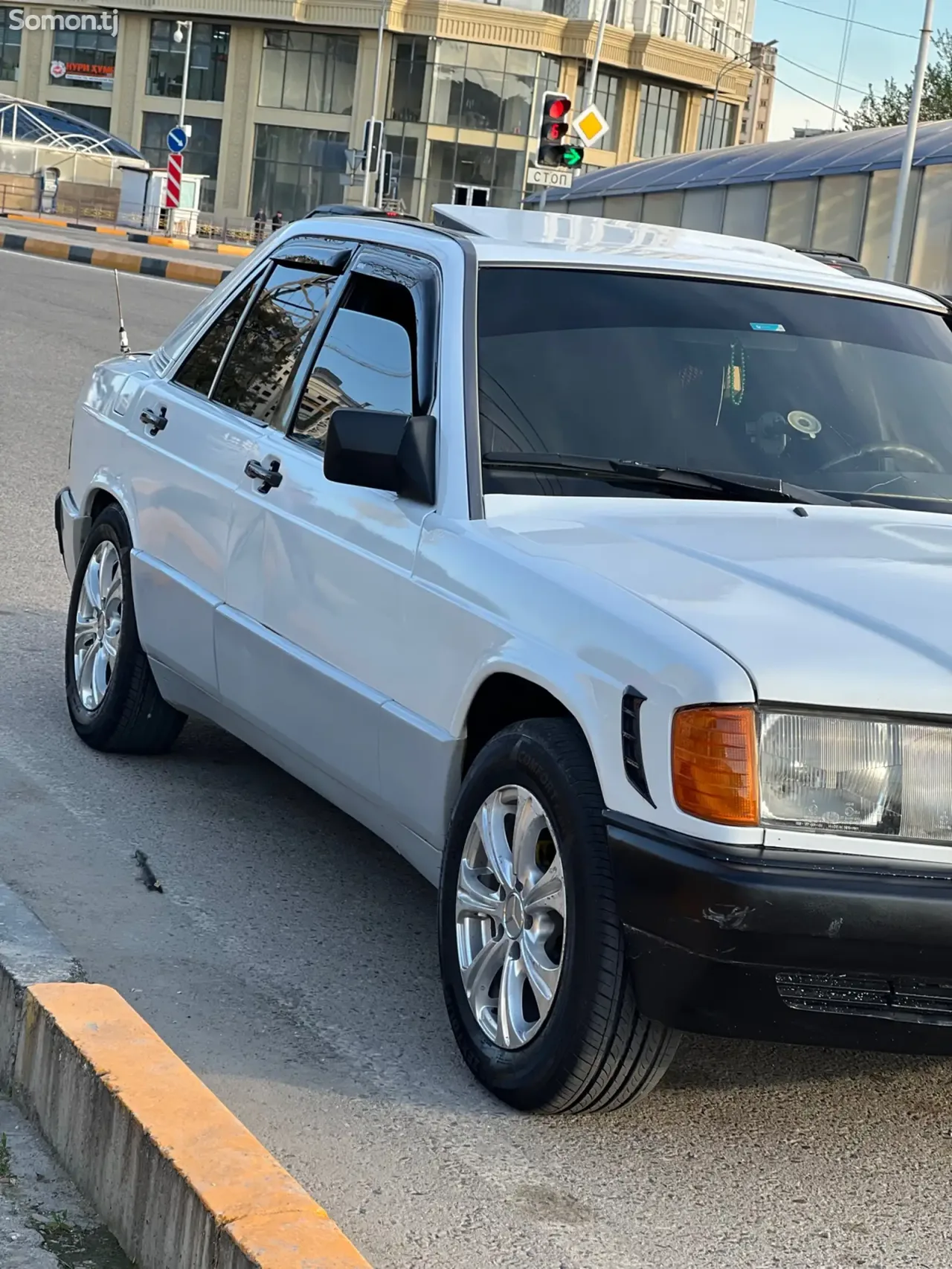 Mercedes-Benz W201 1993 · 2.0 MT