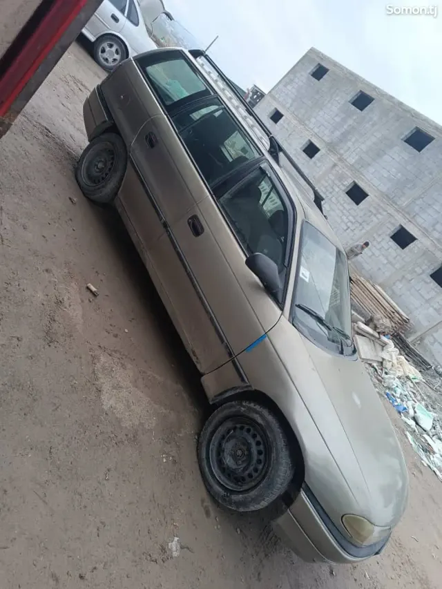 Opel Astra F 1996 · 1.6 MT