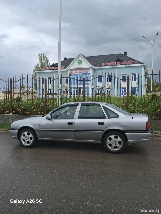 Opel Vectra A 1995 · 1.6 MT