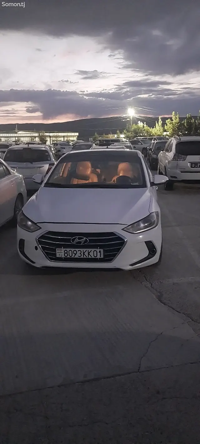 Hyundai Elantra 2018 · 1.6 AT