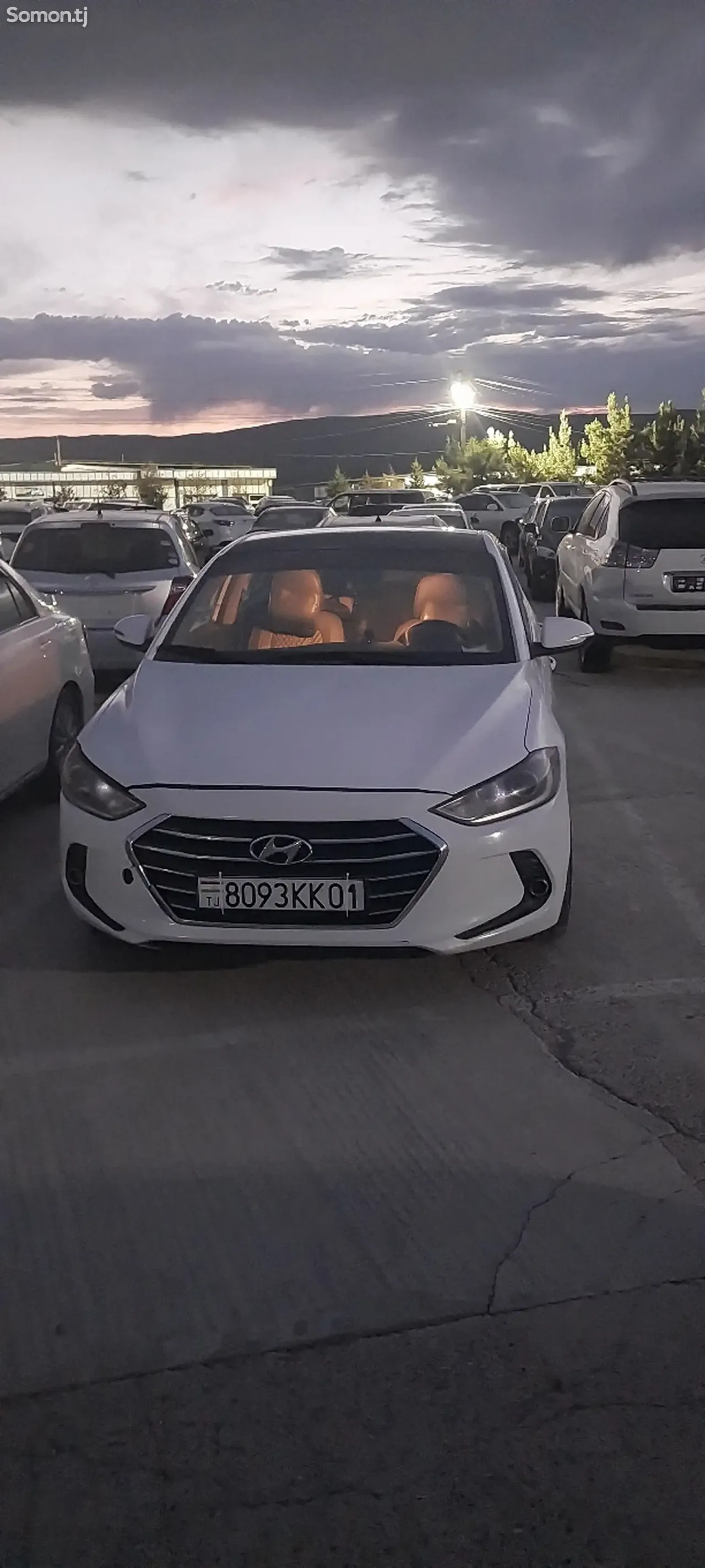 Hyundai Elantra 2018 · 1.6 AT