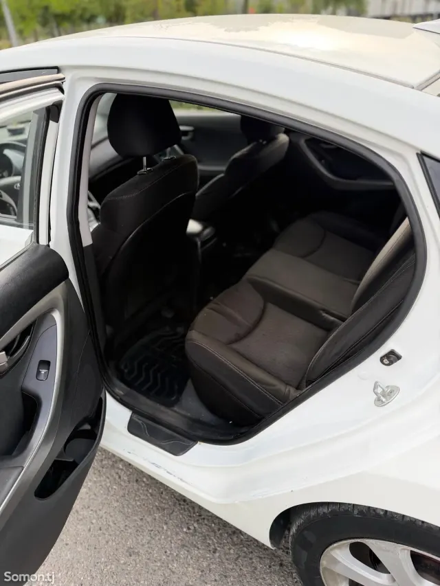 Hyundai Avante 2011 · 1.6 AT