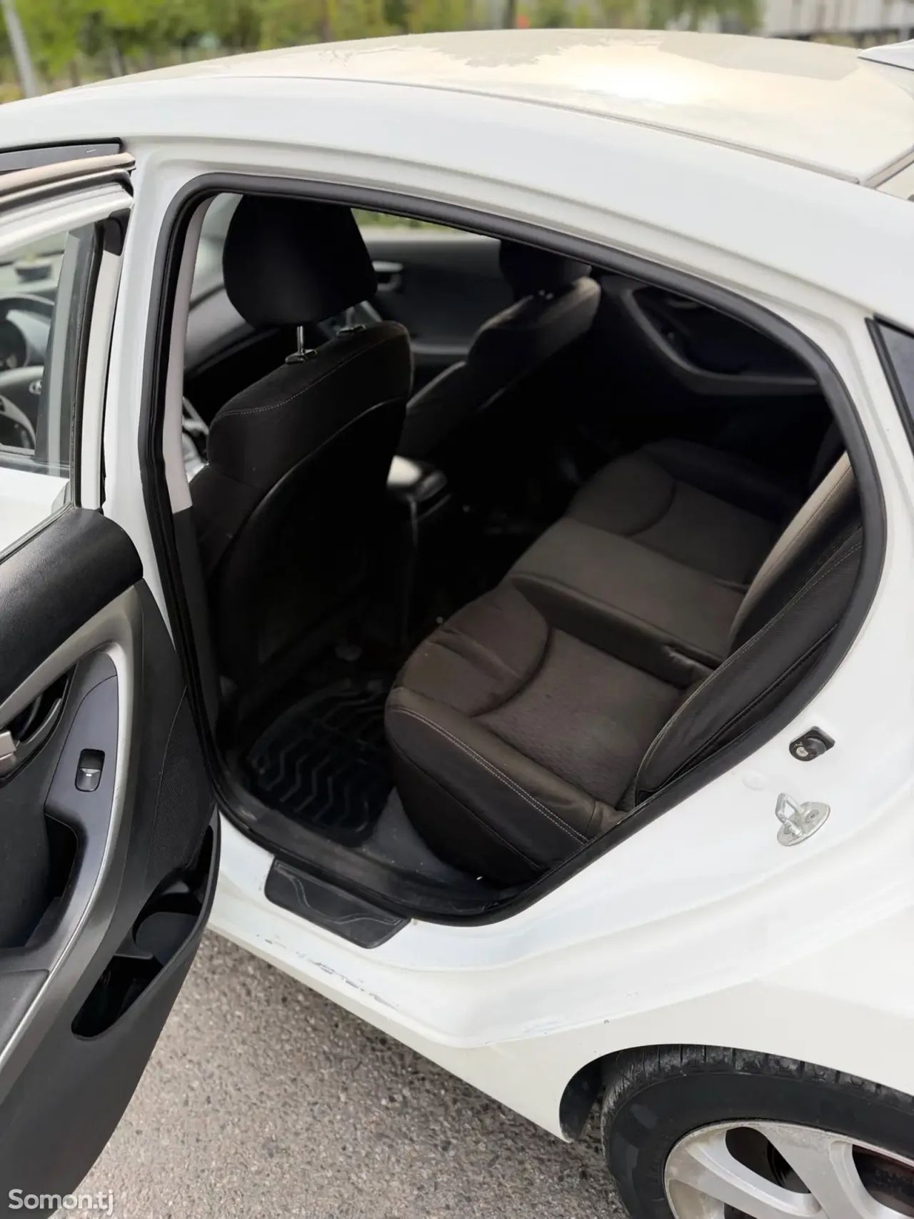 Hyundai Avante 2011 · 1.6 AT