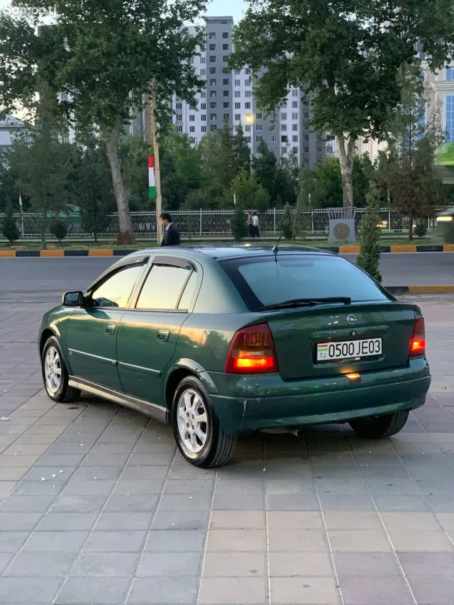 Opel Astra G 1999 · 1.6 MT