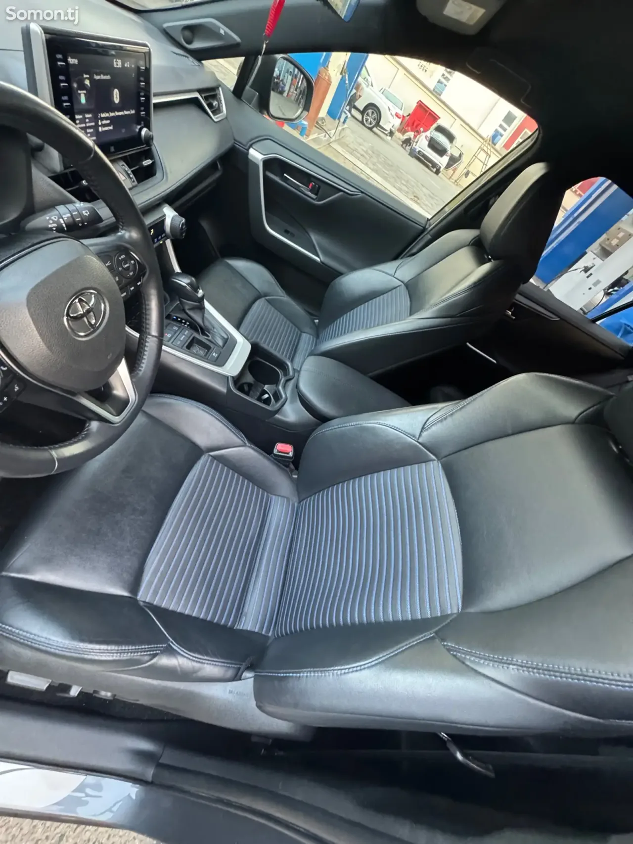 Toyota RAV 4 2021 · 2.5 AT