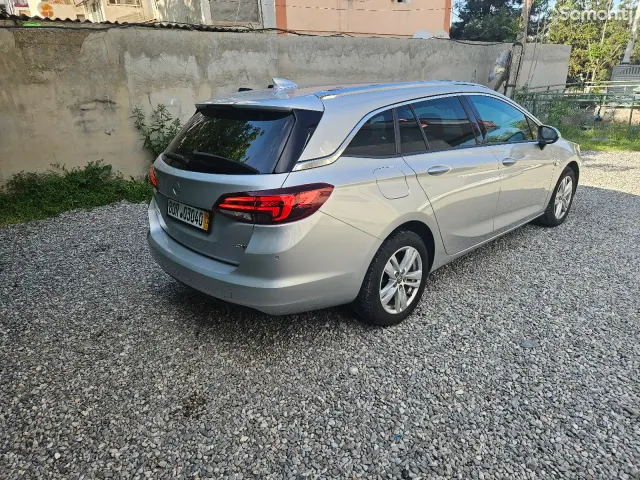 Opel Astra K 2016 · 1.6 MT